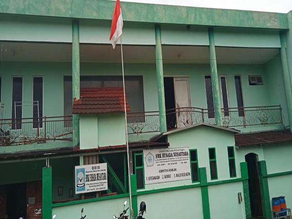 SMK Husada Nusantara Menjawab Tantangan Jaman SMK Husada Nusantara Menjawab Tantangan Jaman