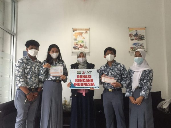 OSIS SMA Kesatrian 2 Semarang Bergerak Bersama Hadapi Bencana