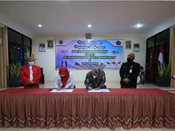Penandatanganan Perjanjian Kerjasama SMK Negeri 6 dengan PT. Metropolitan Golden Management & Soft Opening SKASIX Coffee and Eatry Penandatanganan Perjanjian Kerjasama SMK Negeri 6 dengan PT. Metropolitan Golden Management & Soft Opening SKASIX Coffee and Eatry