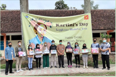 Lengkawa Dhuita Jawi: Cahaya Wanita Jawa di SMAN 1 Tengaran Lengkawa Dhuita Jawi: Cahaya Wanita Jawa di SMAN 1 Tengaran