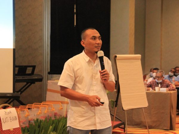 SMKN 1 Jambu Berbagi GSM di Papua