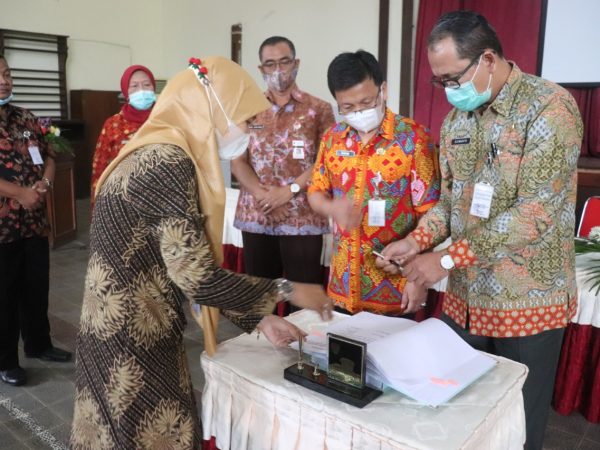 Serah Terima Jabatan Plt Kepala SMA Negeri 1 Semarang Serah Terima Jabatan Plt Kepala SMA Negeri 1 Semarang