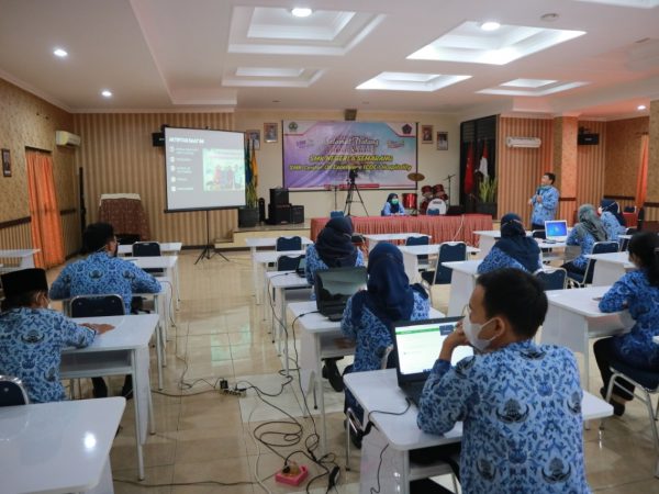 Pastikan Kesiapan GTT Hadapi Tes PPPK, SMKN 6 Semarang Adakan Pendampingan Pastikan Kesiapan GTT Hadapi Tes PPPK, SMKN 6 Semarang Adakan Pendampingan