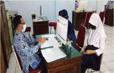 Posko PPDB SMAN 3 Semarang Siap Bantu Verifikasi CPD