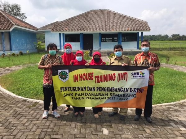 Belajar Aplikasi EKTSP Terbaru, SMK Pandanaran Studi Tiru di SMKN 1 Tuntang
