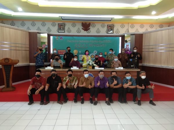 SMKN 4 Semarang “ Ukir Prestasi Tiada Henti”, Laksanakan “Bring Industry To School” SMKN 4 Semarang “ Ukir Prestasi Tiada Henti”, Laksanakan “Bring Industry To School”