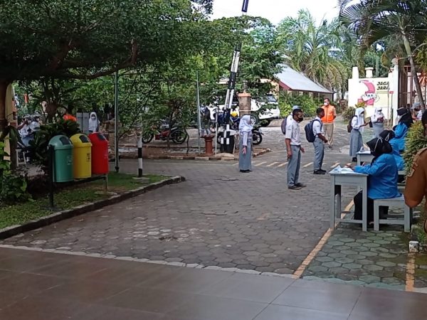Hari Pertama PTM Terbatas SMKN H Moenadi Berjalan Lancar Hari Pertama PTM Terbatas SMKN H Moenadi Berjalan Lancar