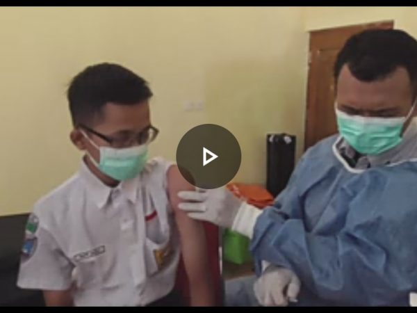 SMAN 13 Semarang Gandeng Puskesmas Mijen Adakan Vaksinasi