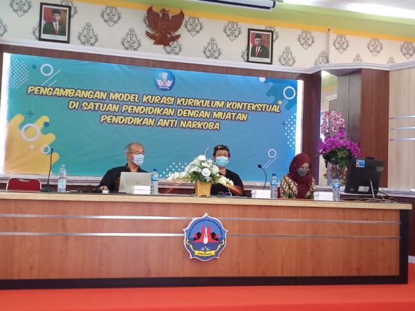 Pendampingan Kurasi Kurikulum Muatan Pendidikan Anti Narkoba di SMKN 4 Semarang “Ukir Prestasi Tiada Henti” Pendampingan Kurasi Kurikulum Muatan Pendidikan Anti Narkoba di SMKN 4 Semarang “Ukir Prestasi Tiada Henti”