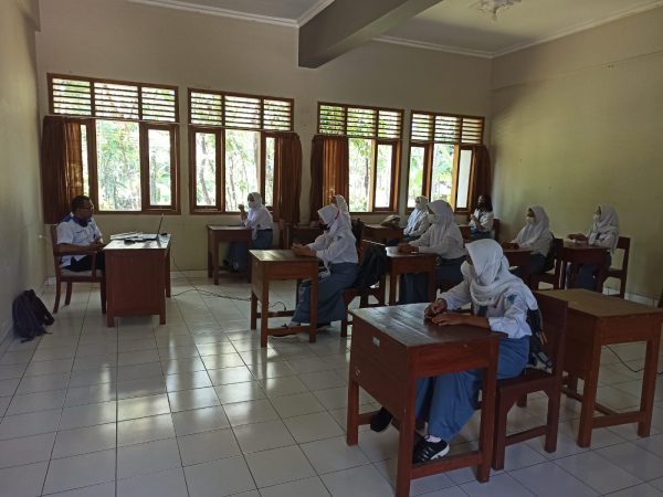 SMK Nusapersada Tengaran Gelar Simulasi PTM Terbatas dengan Prokes Ketat SMK Nusapersada Tengaran Gelar Simulasi PTM Terbatas dengan Prokes Ketat