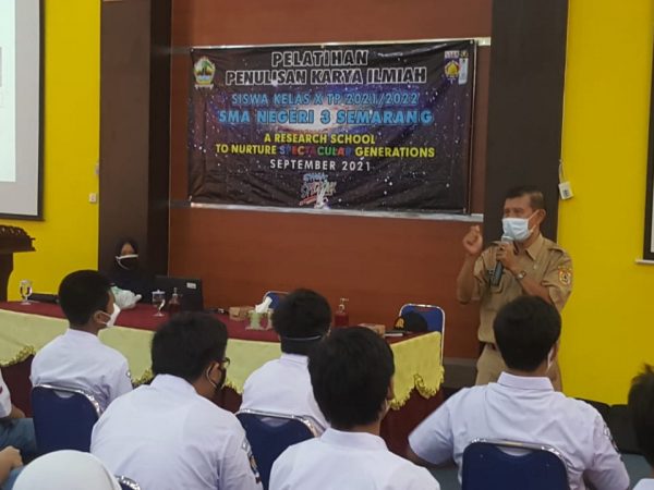 Siap Menjadi Sekolah Riset, SMAN 3 Semarang Adakan Pelatihan Penulisan Karya Ilmiah Untuk Siswa Siap Menjadi Sekolah Riset, SMAN 3 Semarang Adakan Pelatihan Penulisan Karya Ilmiah Untuk Siswa