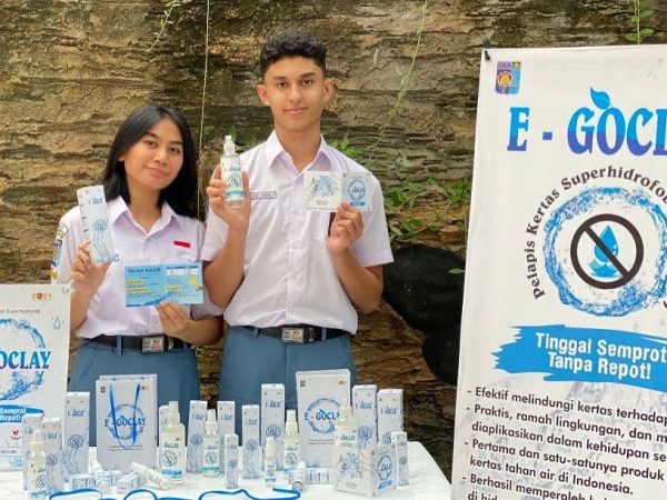 Siswa SMAN 3 Semarang Raih Medali Emas Fiksi 2021 Siswa SMAN 3 Semarang Raih Medali Emas Fiksi 2021