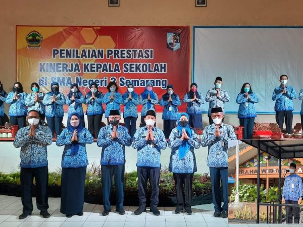 Perayaan Hari Pahlawan Yang Tak Biasa di SMA 2 Semarang