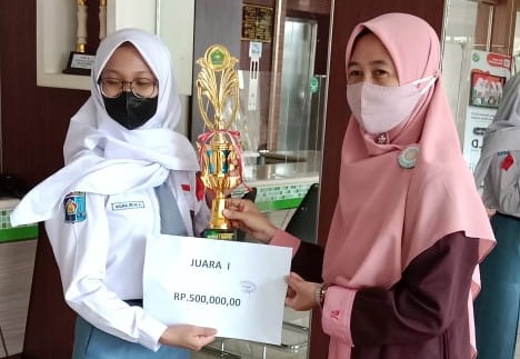 Ikuti MAPSI 2021, SMAN 4 Semarang Juarai Cabang Lomba Poster Ikuti MAPSI 2021, SMAN 4 Semarang Juarai Cabang Lomba Poster