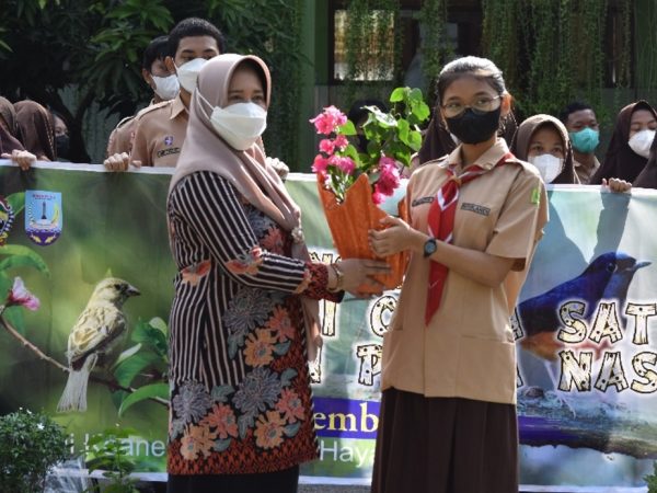 Hari Jadi Puspa dan Satwa, SMA Negeri 14 Dipenuhi Bunga dan Ikan Baru