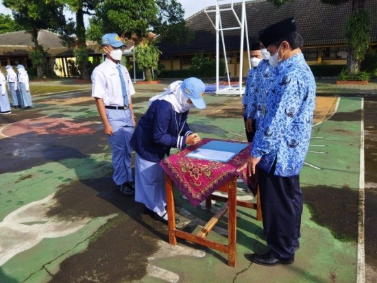 Sertijab Pengurus OSIS SMAN 1 Bergas Sertijab Pengurus OSIS SMAN 1 Bergas