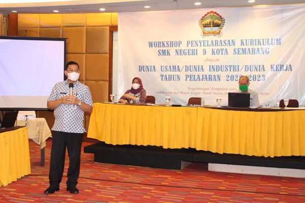 Workshop Penyelarasan Kurikulum dengan DUDIKA SMKN 9 Semarang