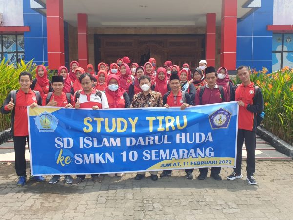 Belajar Manajemen Pengelolaan SDM, SD Islam Darul Huda Studi Tiru di SMKN 10 Semarang