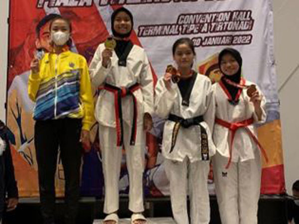 Siswa SMKN 6 Semarang Sabet Perunggu Kejuaraan Taekwondo