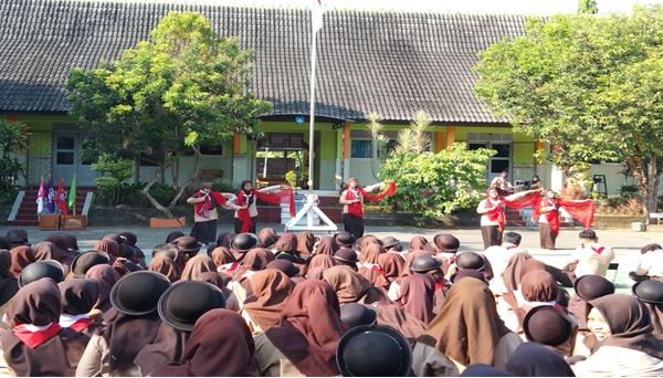 PRAMUKA TANGGUH DI SMAN PENARI  Gelar Karya Ambalan Barata Adijaya dan Kalimasada SMAN 16 Semarang