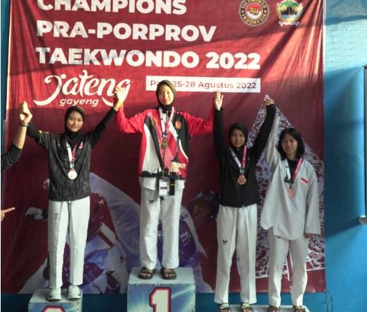 SMAN 2 SEMARANG RAIH MEDALI EMAS KEJUARAAN TAEKWONDO TINGKAT JATENG SMAN 2 SEMARANG RAIH MEDALI EMAS KEJUARAAN TAEKWONDO TINGKAT JATENG