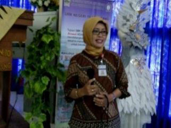 Membangun Sekolah Inspiratif Melalui Budaya Displin Positif Membangun Sekolah Inspiratif Melalui Budaya Displin Positif