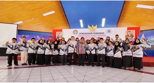 SMAGENTA MEMBARA: PENGUKUHAN FORUM PENA GURU LITERASI (FPGL)-PGRI  JAWA TENGAH
