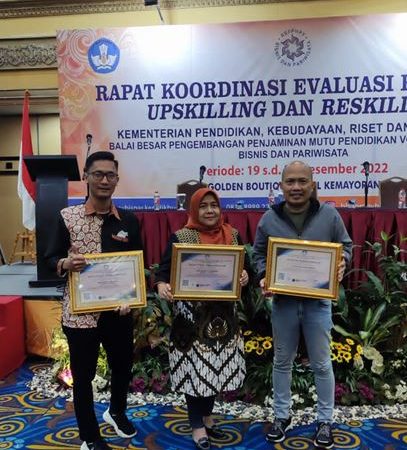 MENJADI PUSAT BELAJAR DAN MILIKI MENTOR TERBAIK UNTUK UPSKILLING & RESKILLING TAHUN 2022