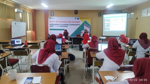 Perkuat Jiwa Pembelajar dalam IHT SMA Nasima Perkuat Jiwa Pembelajar dalam IHT SMA Nasima