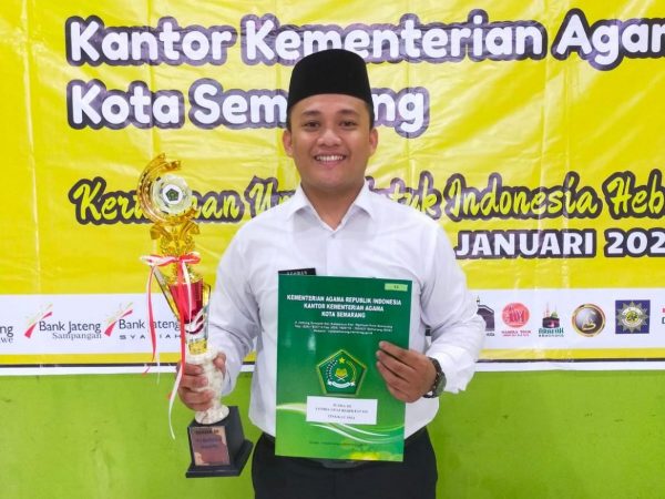 GURU PAI SMAN 3 SEMARANG JUARA GURU BERPRESTASI TINGKAT KOTA SEMARANG TAHUN 2022