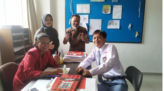 Aksi Guru dan Pelajar dalam Monitoring PKH SMA Nasima