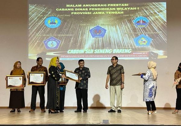 SMKN 10 Semarang Raih Prestasi Sekolah Berkinerja Terbaik 2022 Cabdin I