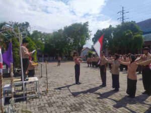 Upacara Pelantikan Penegak Bantara SMKN 10 Semarang: Meneguhkan Komitmen dan Meningkatkan Prestasi Upacara Pelantikan Penegak Bantara SMKN 10 Semarang: Meneguhkan Komitmen dan Meningkatkan Prestasi