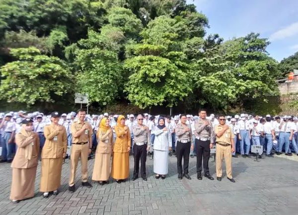 Sosialisasi di SMAN 8 Semarang Tentang Pajak Kendaraan oleh SAMSAT & Jasa Raharja Serta Praktik Berkendara Aman oleh Ditlantas Polda Jateng