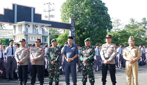 “Muspida Road to School,” Ketua DPRD Kabupaten Semarang menjadi  Pembina Upacara SMKN 1 Bawen