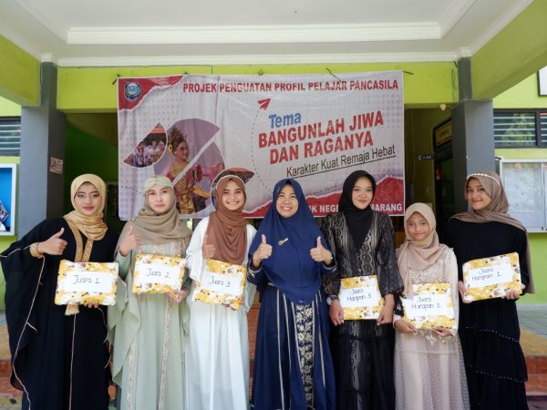 SMKN 2 Semarang Gelar Fashion Show Muslimah Tema Bangunlah Jiwa dan Raganya SMKN 2 Semarang Gelar Fashion Show Muslimah Tema Bangunlah Jiwa dan Raganya