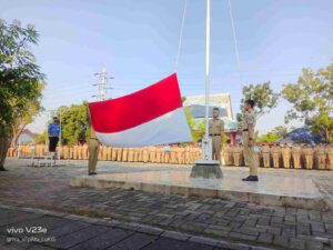 Pengawas Pembina Hadiri Upacara Bendera SMKN 10 Semarang Pengawas Pembina Hadiri Upacara Bendera SMKN 10 Semarang
