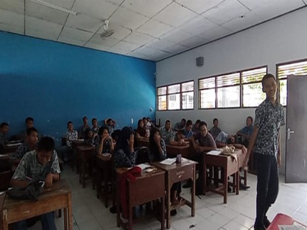 Belajar Anti Bosan Melalui Metode Snowball Throwing dalam Pembelajaran Bahasa Indonesia Belajar Anti Bosan Melalui Metode Snowball Throwing dalam Pembelajaran Bahasa Indonesia