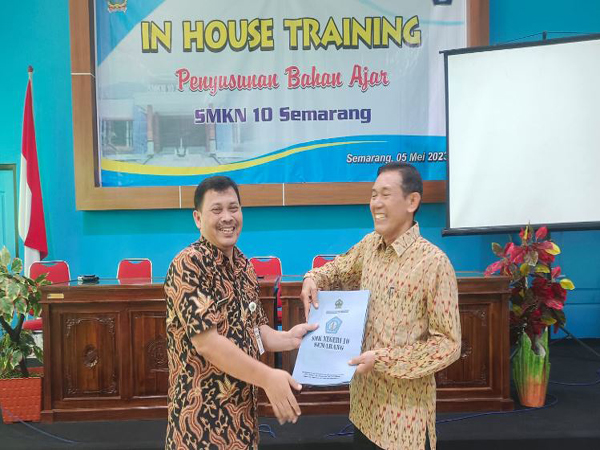Menikmati Purna Tugas dengan Kebahagiaan Menikmati Purna Tugas dengan Kebahagiaan