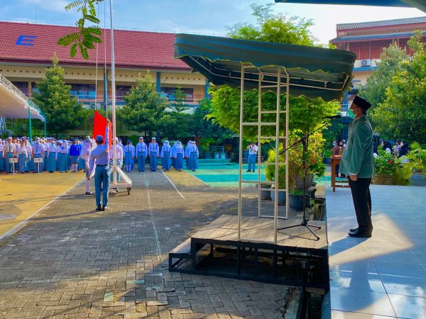 Hardiknas SMAN 5 Semarang: Meneguhkan Kembali Semangat Merdeka Belajar Hardiknas SMAN 5 Semarang: Meneguhkan Kembali Semangat Merdeka Belajar