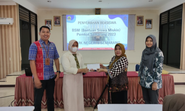 Penyerahan Bantuan Siswa Miskin (BSM) Kota Semarang Tahun 2023 SMKN 6 Semarang