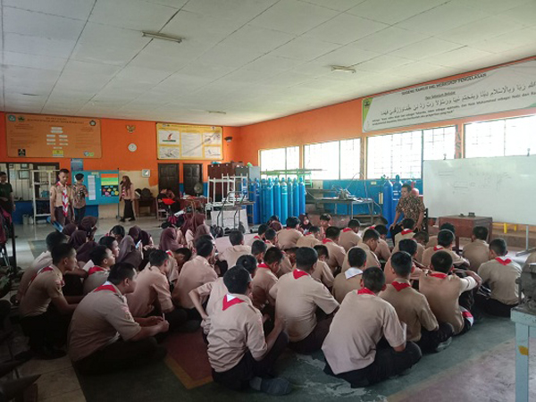 Upgrade Kedisiplinan Diri Melalui Pramuka Terintegrasi Teknik Pengelasan