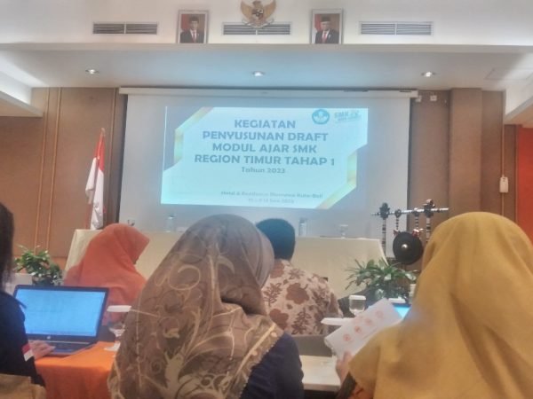 SMK Negeri 10 Semarang  Mengikuti Kegiatan  Penyusunan Modul Ajar SMK Region Timur Tahap 1