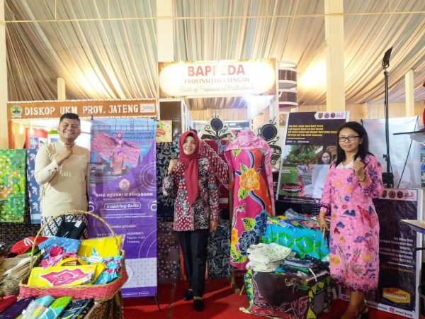 Batik Adiwiyata SMANSE Semarakkan Jateng Fair 2023