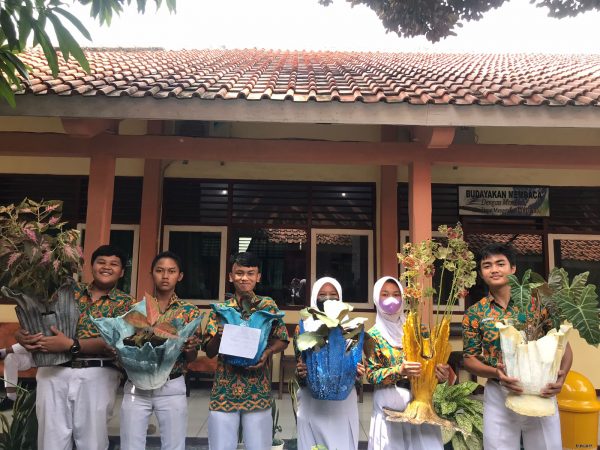 Kreatif & Solutif, Siswa SMAN 11 Semarang Sulap Handuk Bekas Jadi Pot Hias
