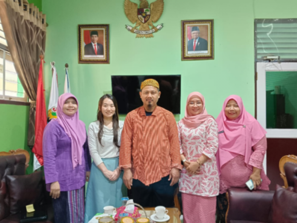 Kunjungan Kadoi Minako Sensei The Japan Foundation di SMAN 7 Semarang Mendongkrak Motivasi Siswa Kunjungan Kadoi Minako Sensei The Japan Foundation di SMAN 7 Semarang Mendongkrak Motivasi Siswa
