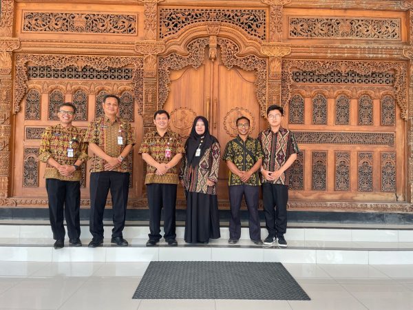 SMAN 4 Semarang Studi Tiru Pengelolaan Website Sekolah di SMKN 10 Semarang SMAN 4 Semarang Studi Tiru Pengelolaan Website Sekolah di SMKN 10 Semarang