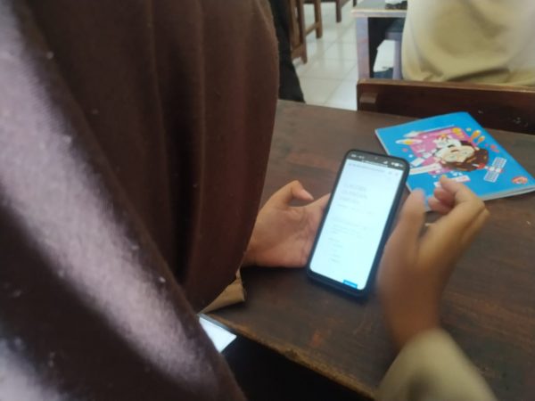 SMKN 10 Semarang Bantu SMK Hidayah Laksanakan Ujian Tanpa Kuota Internet SMKN 10 Semarang Bantu SMK Hidayah Laksanakan Ujian Tanpa Kuota Internet