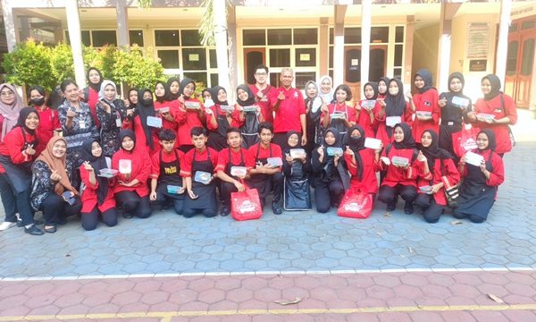 Kreasi Jelly Art Dengan Industri Untuk Perkuat Kompetensi Peserta Didik SMKN 6 Semarang Kreasi Jelly Art Dengan Industri Untuk Perkuat Kompetensi Peserta Didik SMKN 6 Semarang