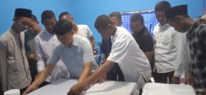 Guru dan Siswa SMKN 10 Semarang Tingkatkan Lifeskill Melalui Pelatihan Menyablon Kaos